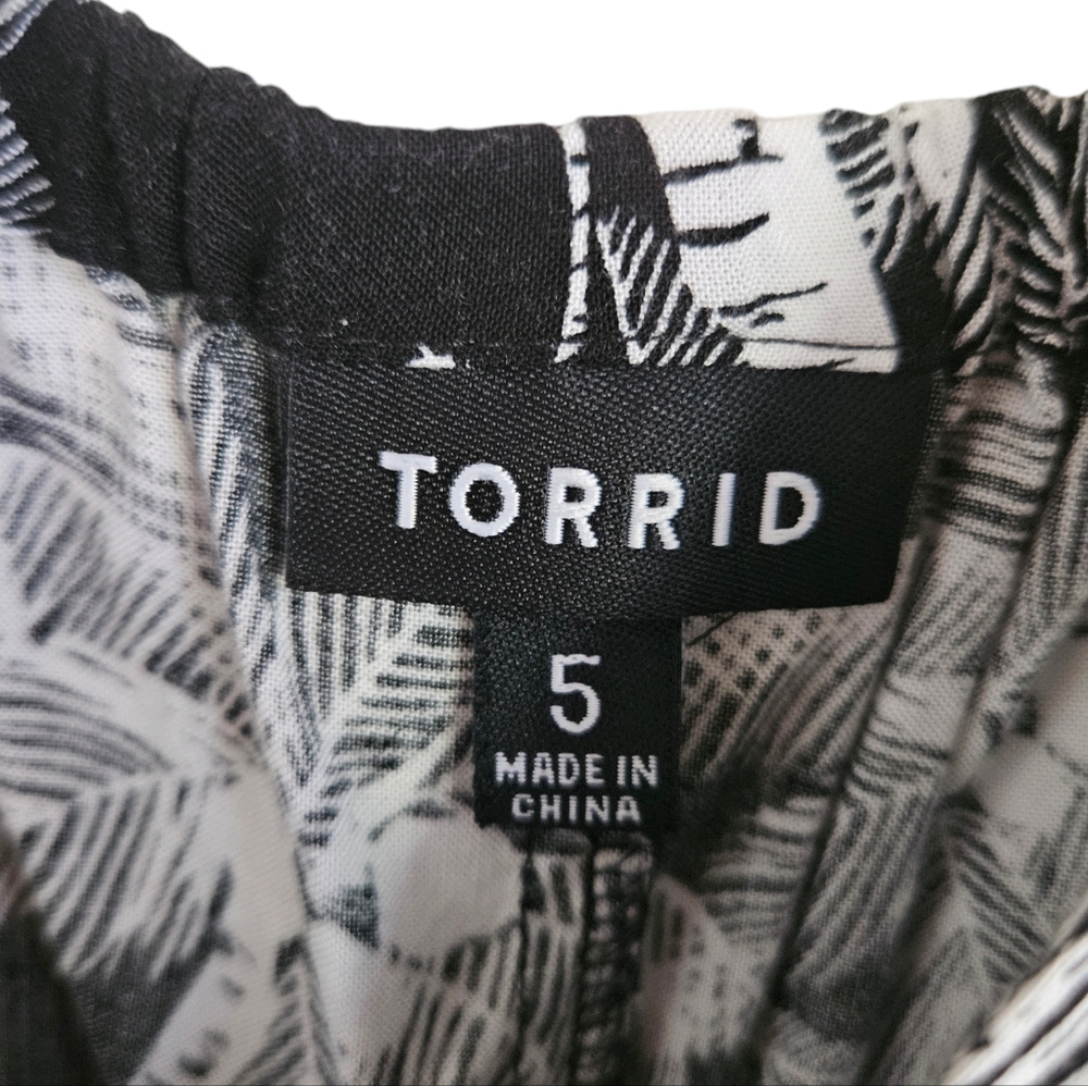 TORRID Black Palm Tree Print Baby Doll Dress Size 5 - Picture 2 of 3